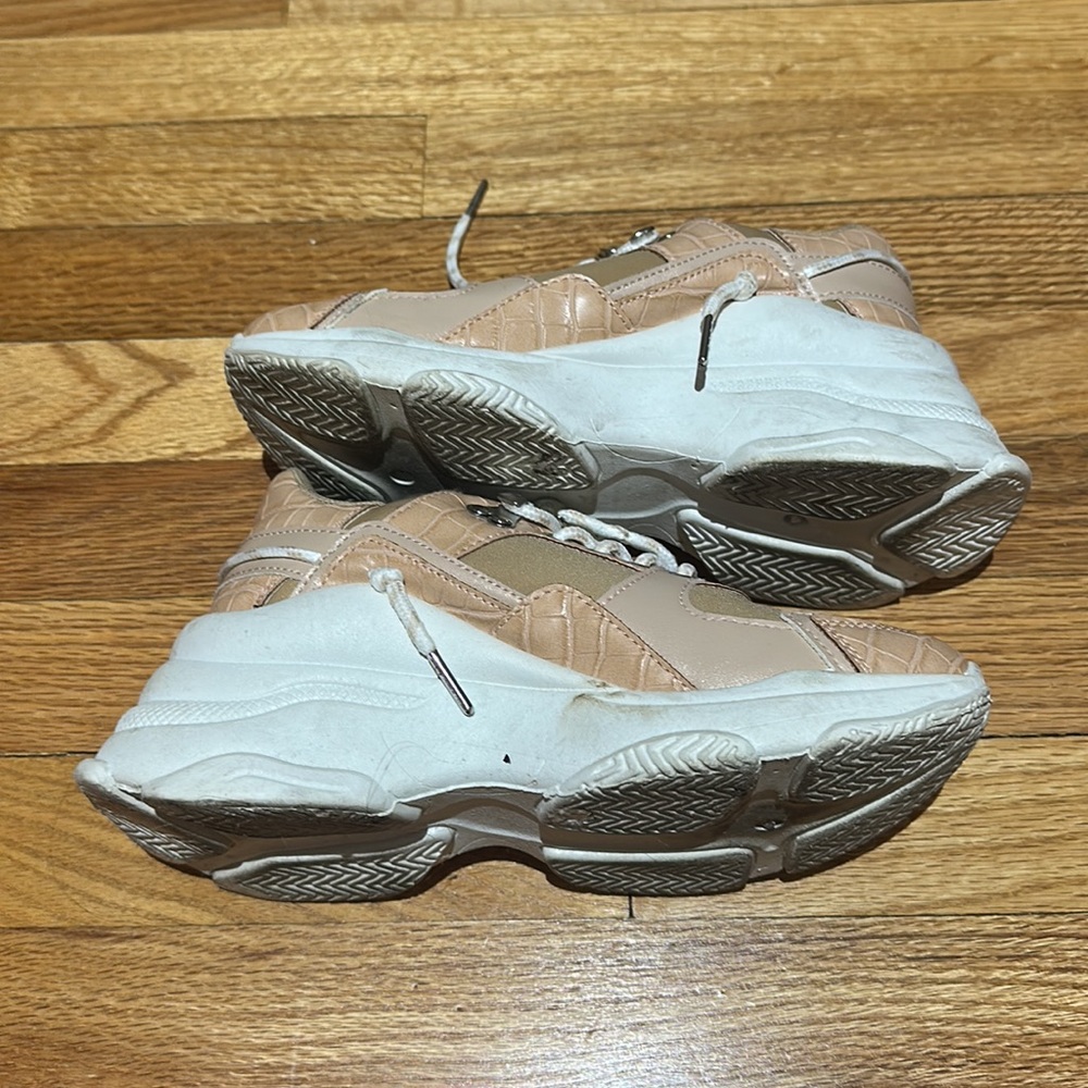 Shoes - Picture 4 of 7